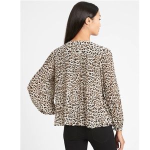NWT BANANA REPUBLIC animal print pleated top sz M